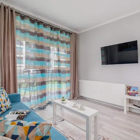 公寓 Cozy With Parking And Terrace In By Renters