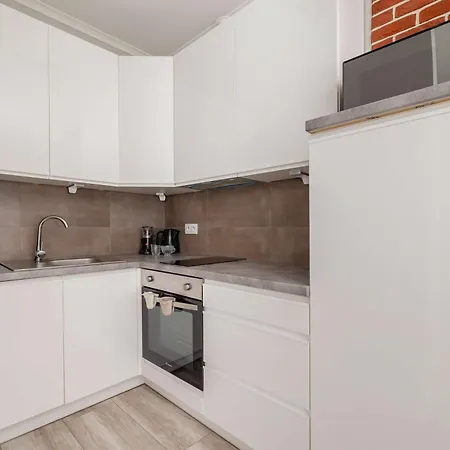 Cozy With Parking And Terrace In By Renters Apartment