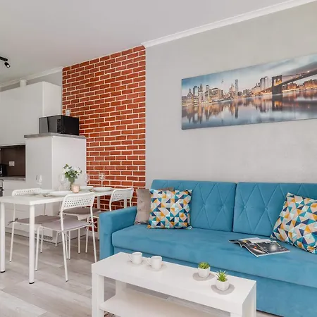 Cozy With Parking And Terrace In By Renters Апартаменты *