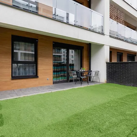 Cozy With Parking And Terrace In By Renters 公寓